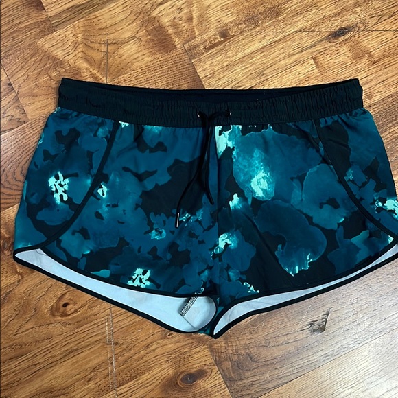 Fabletics Women’s Teal Floral Shorts - Picture 1 of 4